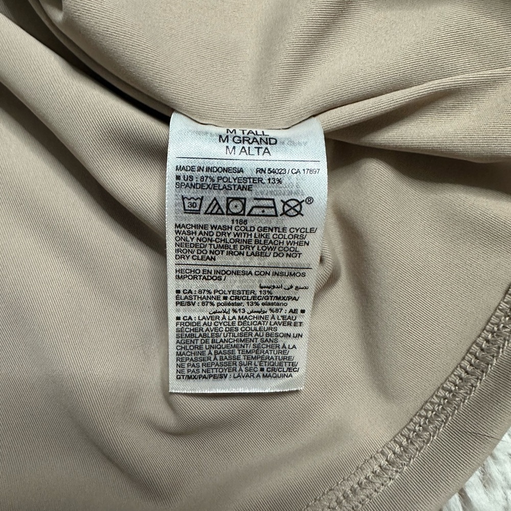 Old Navy | M Tall | Double Layer Sculpting Crop V-Neck Mollusk Nude Tan - Picture 5 of 5